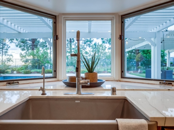 584